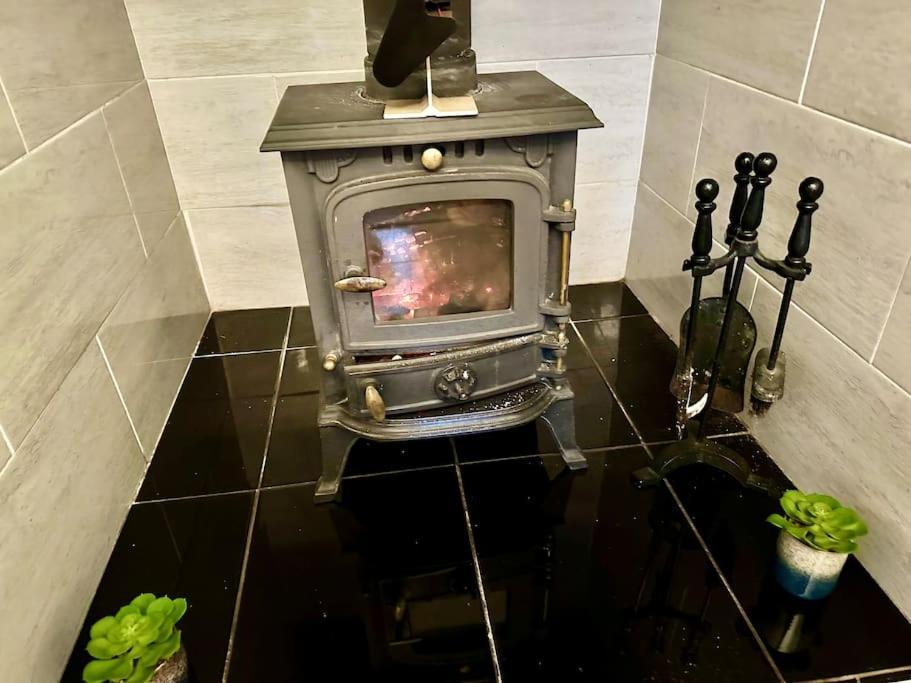 Cottage,Cinema Room,Log Burner Blaenavon Eksteriør bilde